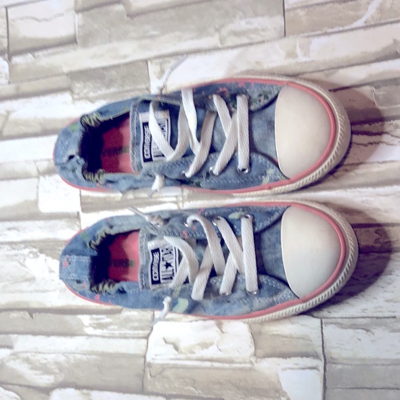 Girls Converse slip ons - Picture 2 of 2